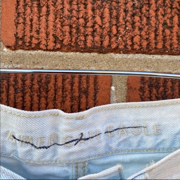 American Eagle 90s Boyfriend Shorts - Picture 3 of 8